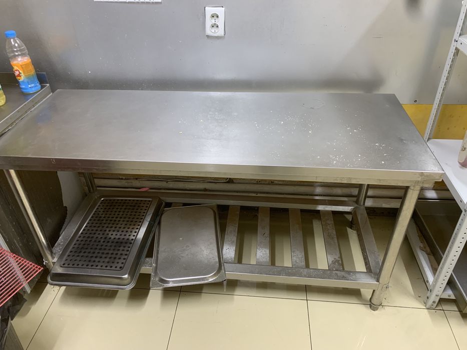 Продам стелажи столы