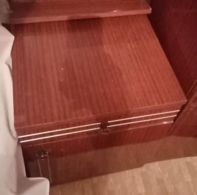 Продам сервант, стол, сундук, пенал, тумбочку