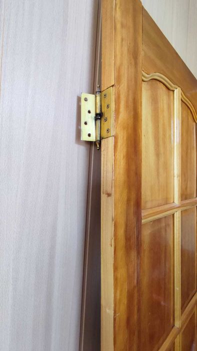 Дверь деревянная