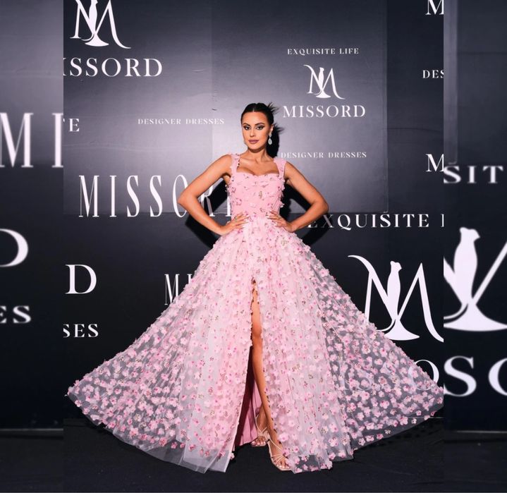 Шикарное вечернее нежнее платье