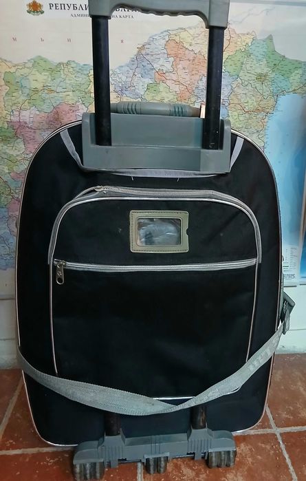 Куфар голям с дръжка на колела