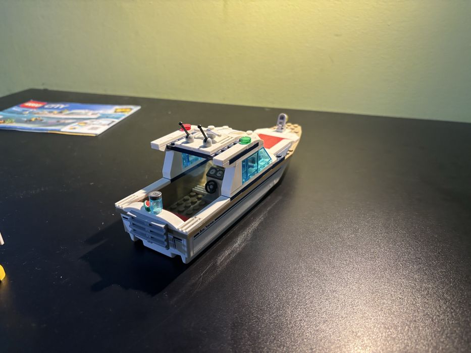 LEGO City 60221- Iahtul de lux