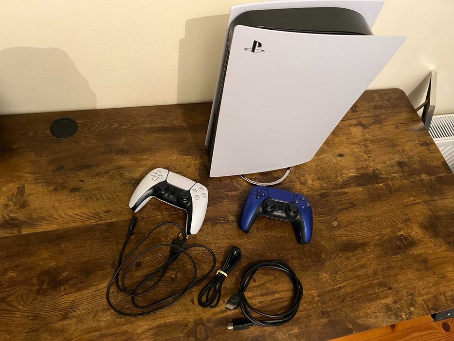 PlayStation 5, Digital, 1TB + 2 Controllere DualSense
