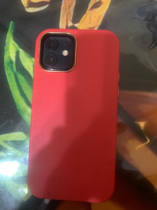 Продам айфон 12