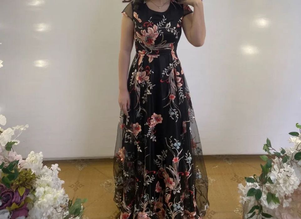 платье вечернее одевала всего раз , размер 42-44