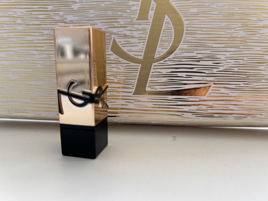 Продам мини-помаду Yves Saint Laurent