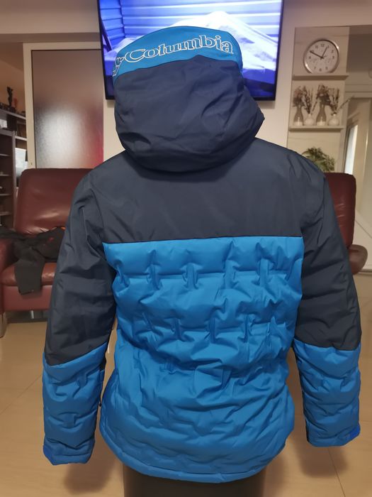 Vand haina COLUMBIA cu puf marimea S pe eticheta dar eu spun ca este M