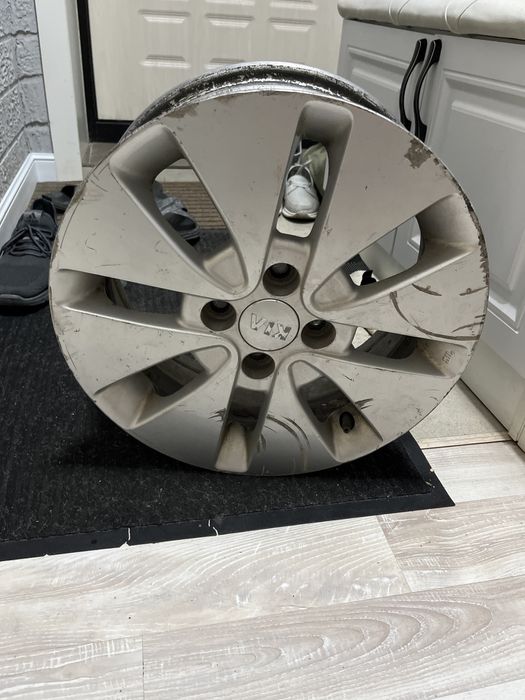 Диск киа 15 б/у в хорошем состояний