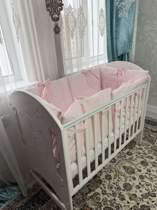Кроватка / балдахин / бортики / постельное бельё. Продам срочно.