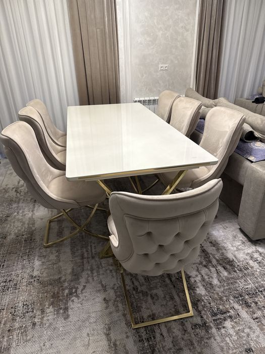 Продается стол со стульями комплект. 12стульев и стол раздвижной