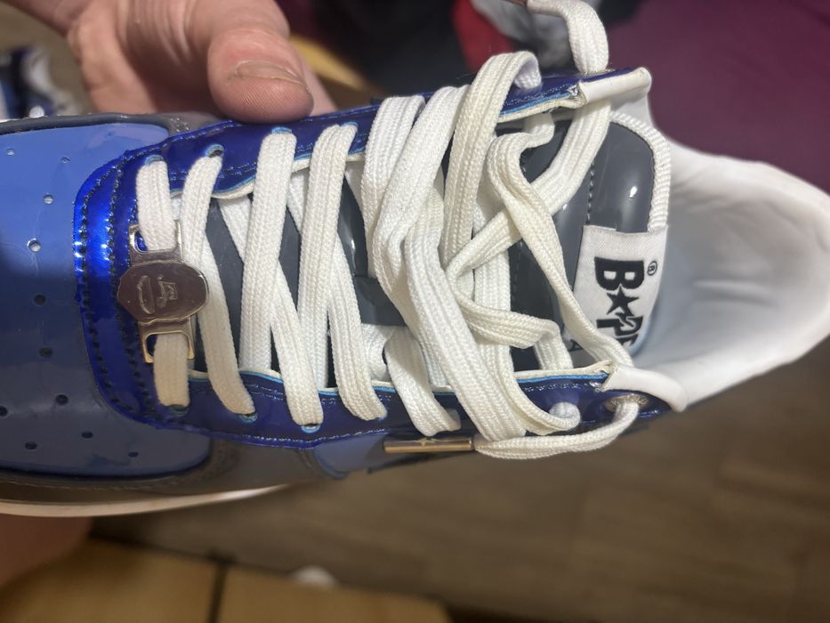 Adidasi bapesta fara cutie un fel fe air force 1