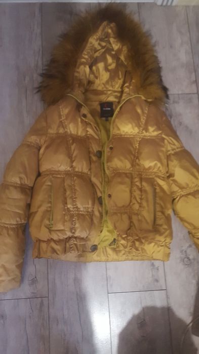 Шапки Куртки  от 2х до 20 лет б/у