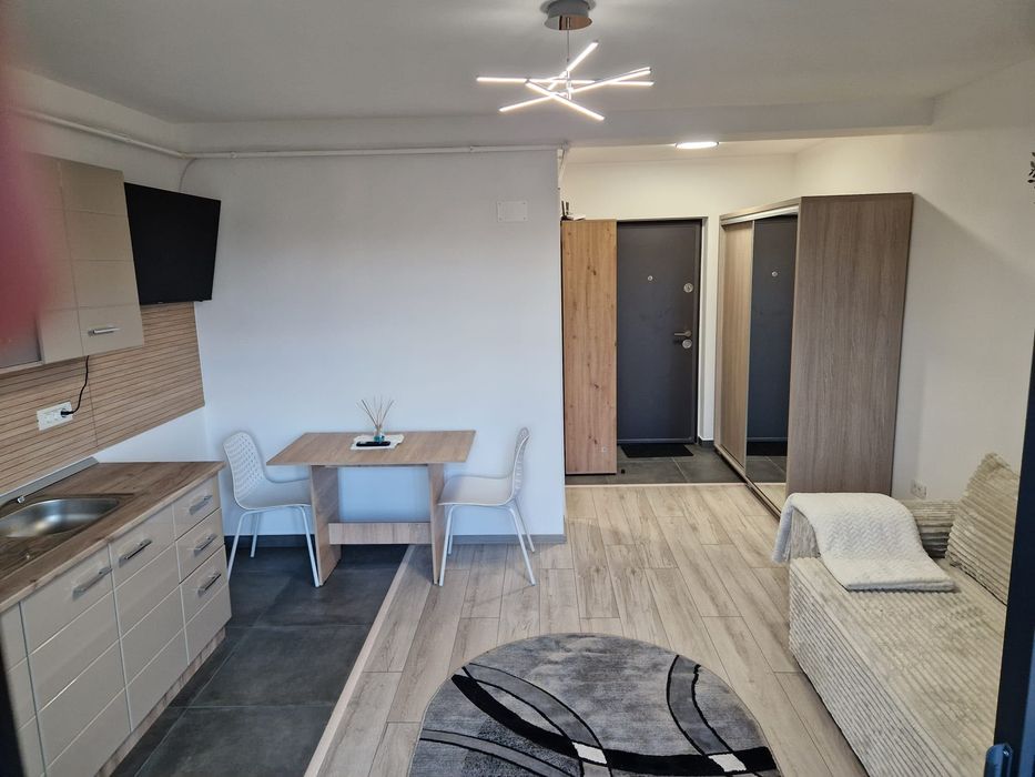 Garsoniera micuta dar moderna si cocheta in bloc nou in Trivale City