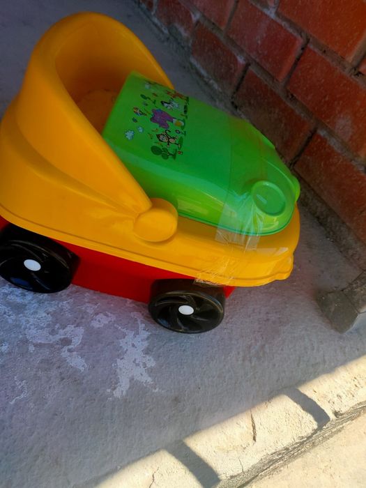 Продам детский горшок машинка