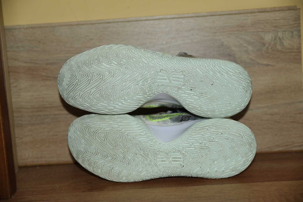 Nike KYRIE FLYTRAP V оригинални маратонки размер 45,5