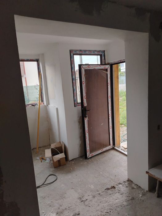 Vând casa în Simeria