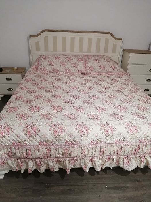 Срочно продам покрывало для кровати