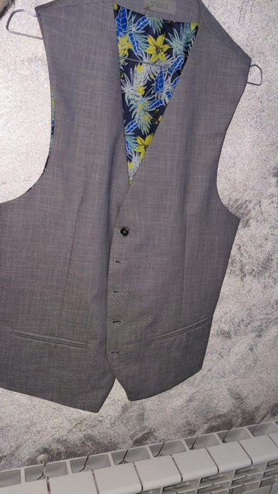 Costum 3 piese, sacou, vesta, pantaloni.