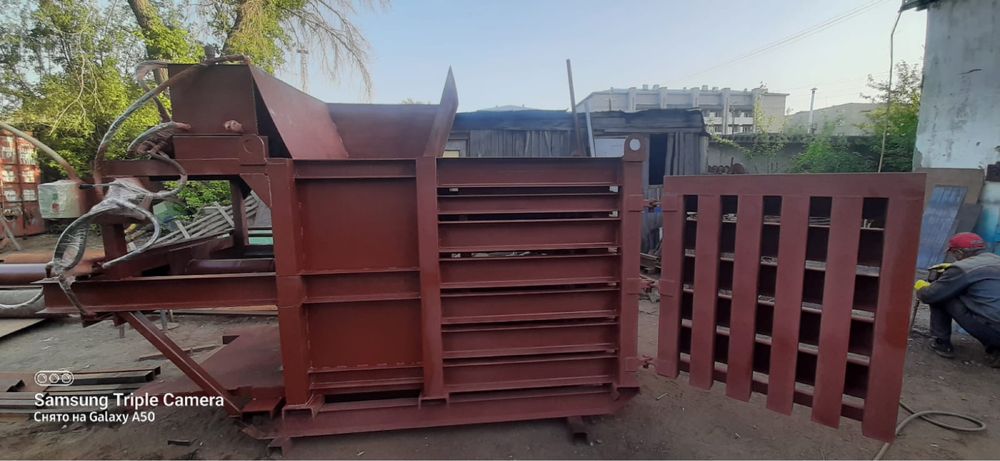 Горизонтальный пресс для макулатуры и пэт