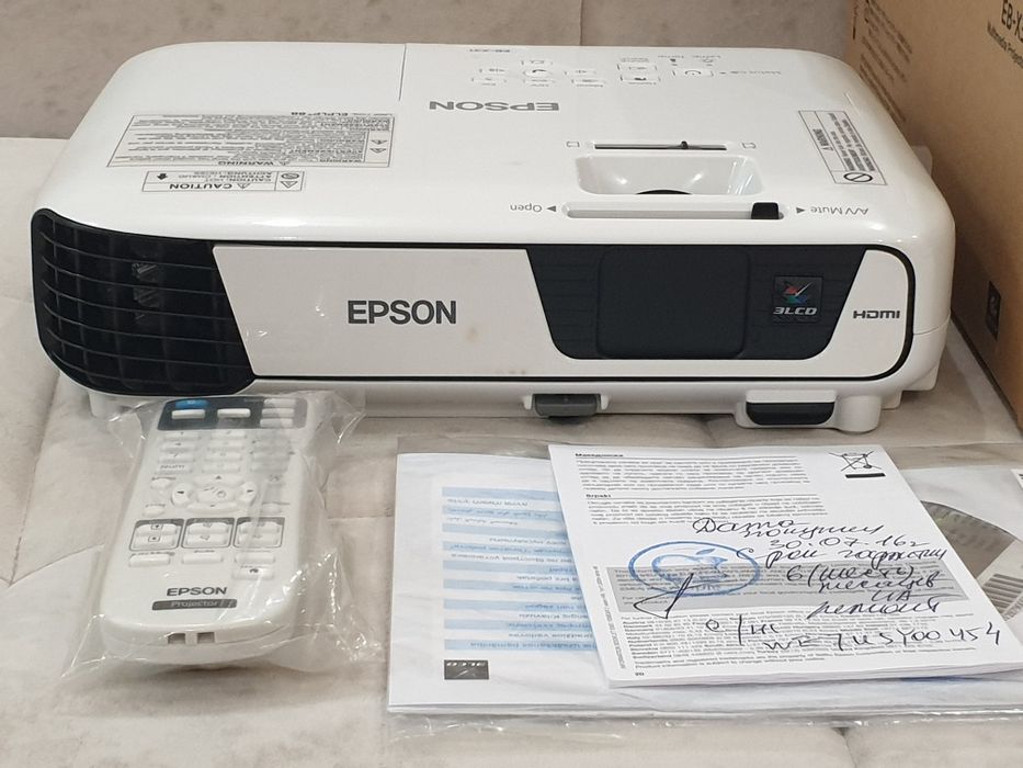 Продам Проектор EPSON H720B