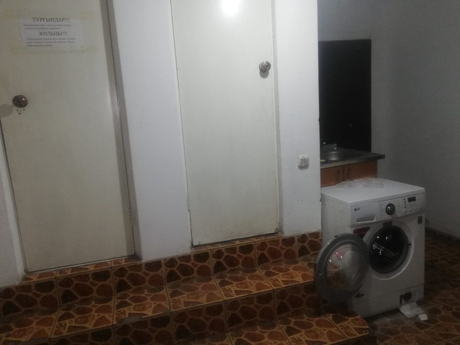 Сдам теплую комнату в цокольном этаже