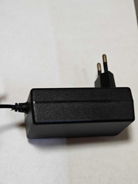 ЗАРЯДНО за 18V Акумулаторни батерии/уреди/инструменти 21V/0,8-2,0A