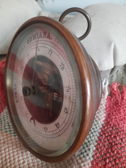 Продам барометр старинный.