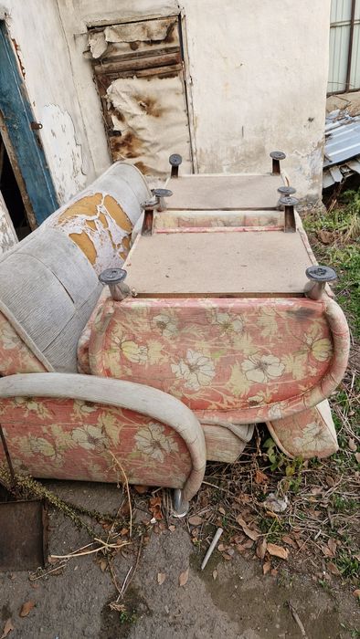 Диван и два кресла