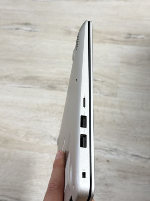 Dell inspirion 5370 laptop