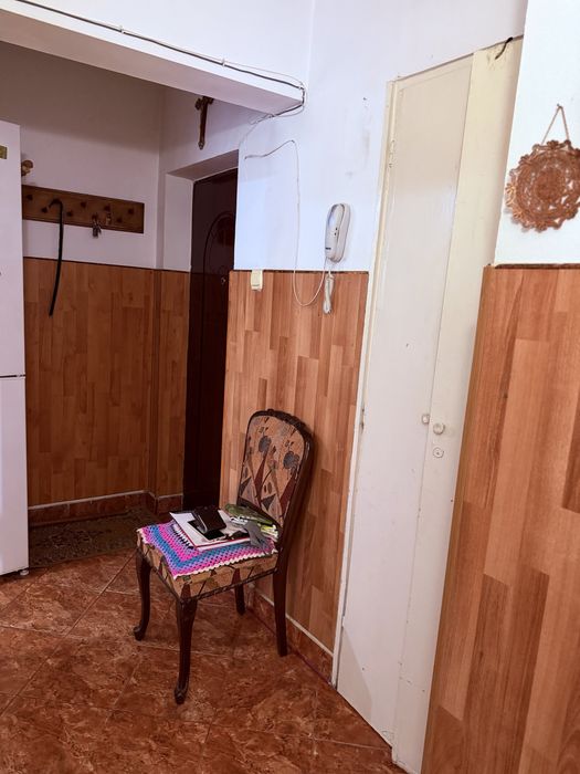 Vand apartament 2 camere decomandat