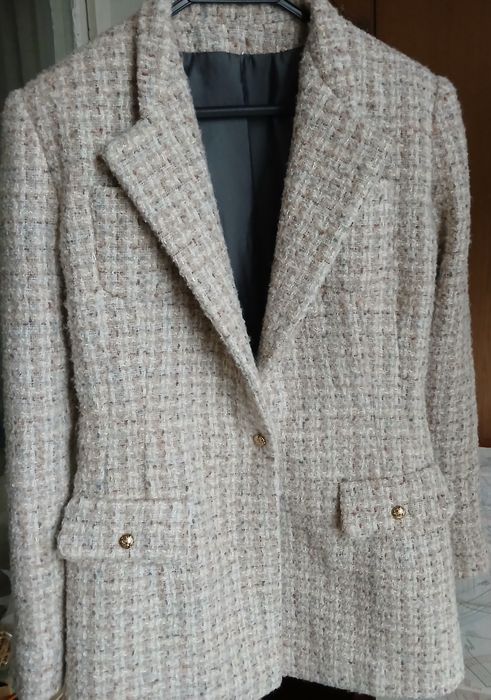 Зимний жакет из ткани букле-шанель.