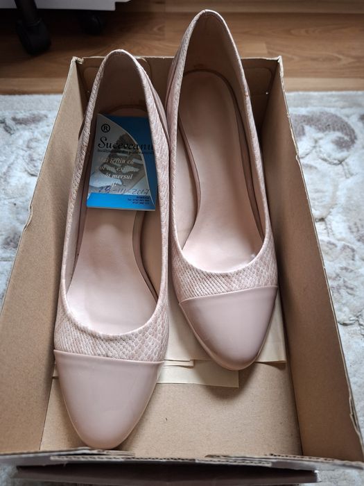 Pantofi damă lacuiti imitatie sarpe roz
