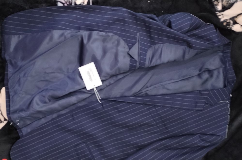 Navy Chalk Stripe Classic Suit Hawes & Curtis
Navy, Striped, Classic F