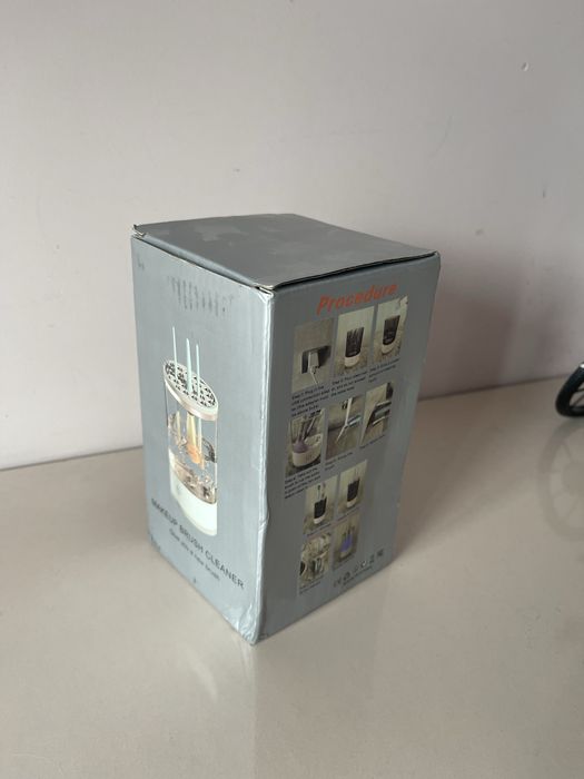 Чисто нова електрическа машинка за почистване на четки за грим