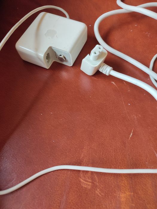60 W Magsafe power adapter