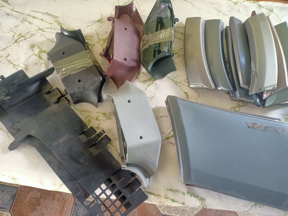 Мерс.124 крепление козырьков.