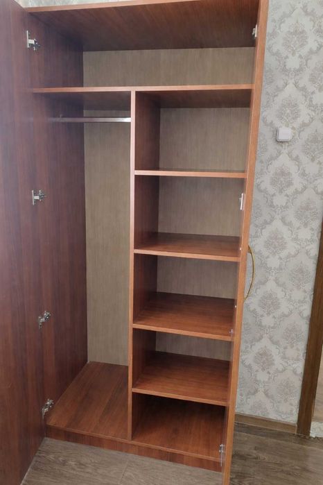 Продам шкаф для одежды двудвухдверный
