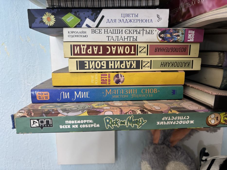 Продаю книги,разные жанры ,очень много книг