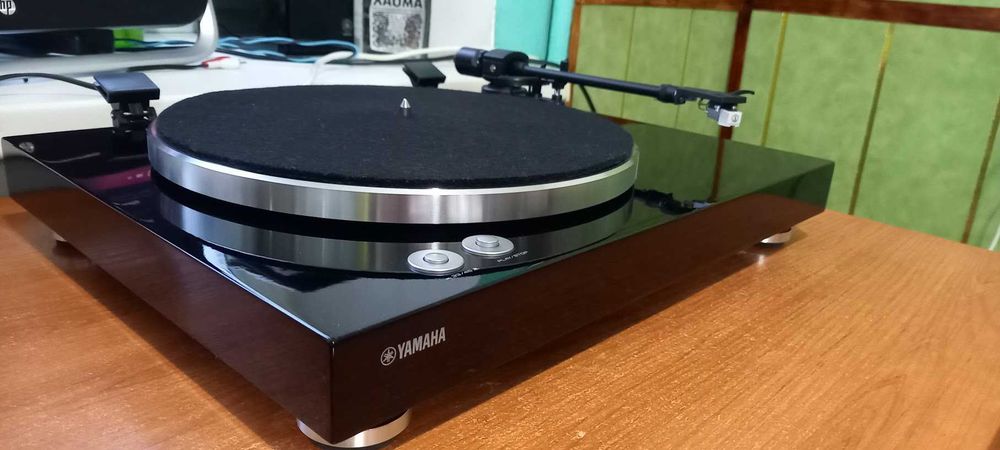 Продам виниловый проигрыватель Yamaha TT s 303