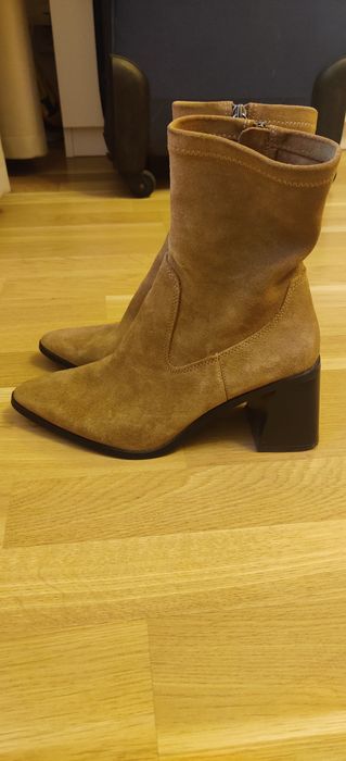 Ghete din piele întoarsă, brand Zara, mărimea 38, culoare bej/maro