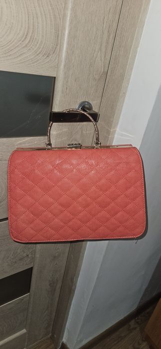 Poșetă corai ,nouă