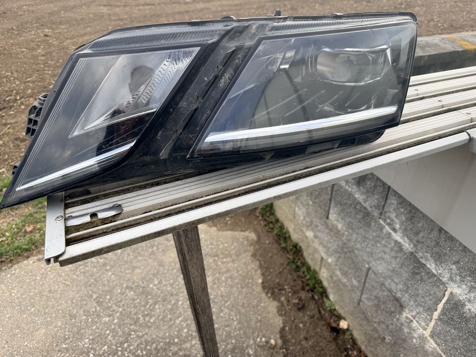 Ляв фар за Skoda Oktavia 3