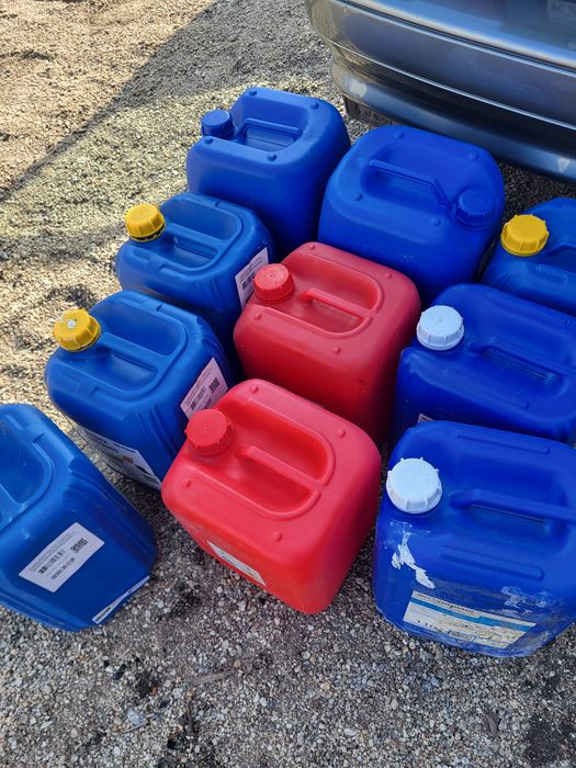 Продам канистры.