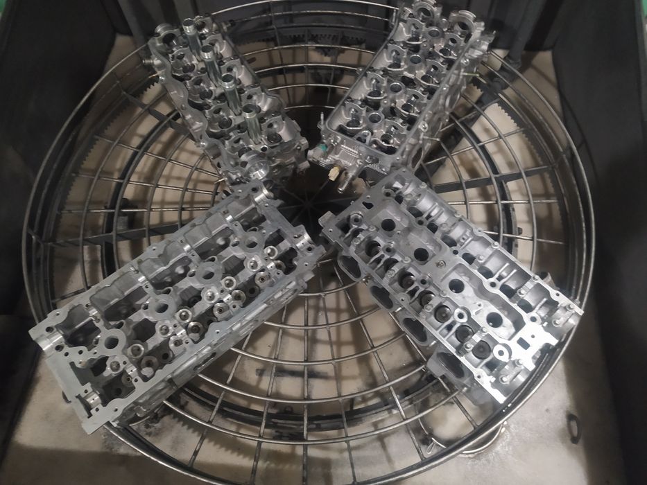 Мойка деталей двигателя.