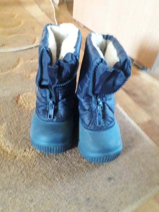 Продам обувь на мальчика.