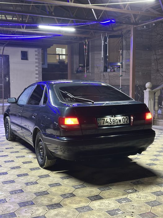 Carina E 1994 года 1.6 обьем