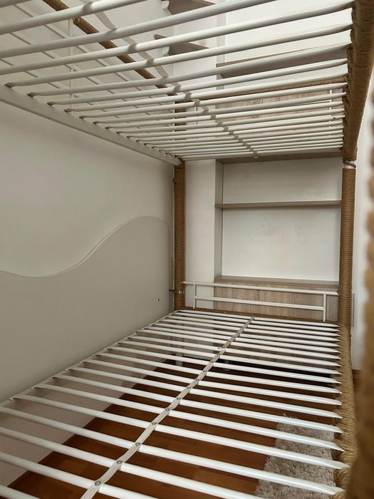 Vând pat supraetajat,