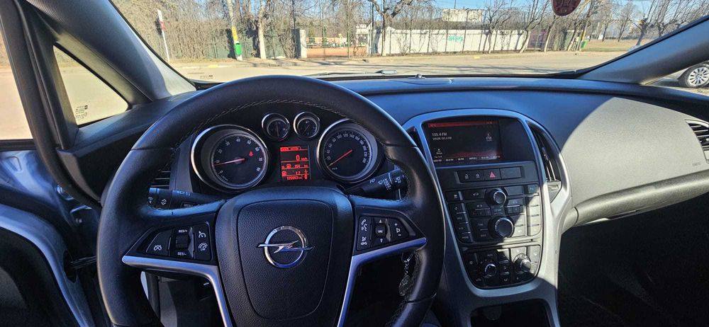 Opel Astra J 1.4 BENZINA 140CP