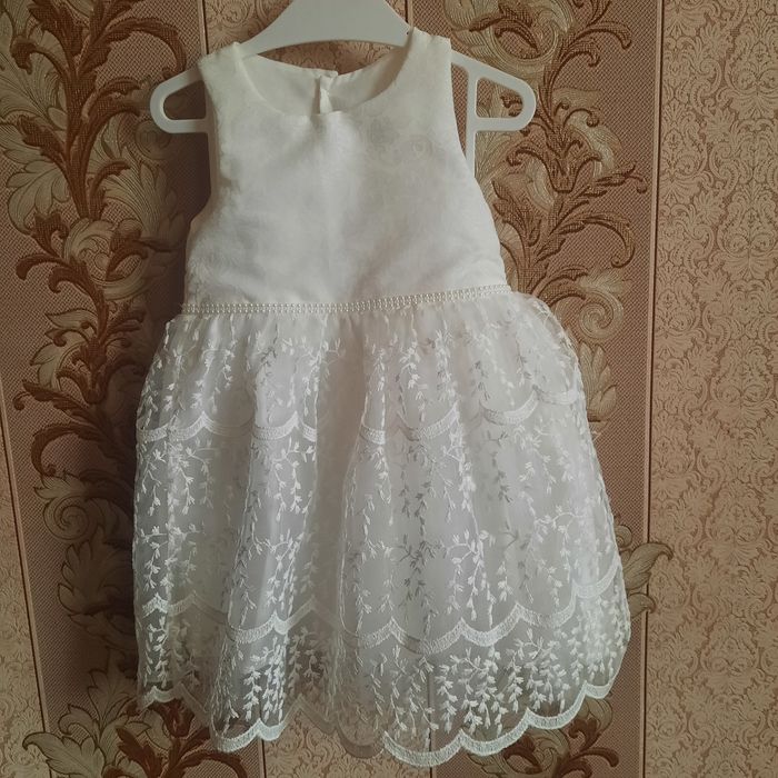 Қыздарға  арналған ақ көйлек сатылады.  Одежда для девочек   продаётся