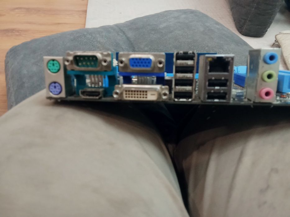 Материнский плата ASUS P8H61-M LX